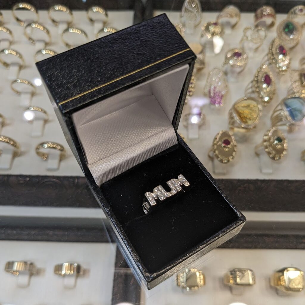 Mum Ring from Erbil Jewellers for Mother's Day at Edmonton Green
